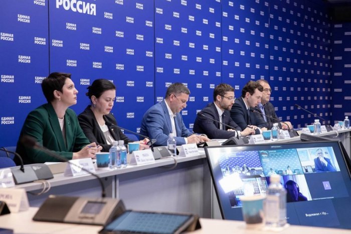 "Единая Россия" предложила ввести дополнительные меры защиты Байкала от загрязнений