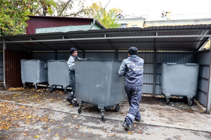 У 90% контейнеров с колесами сломан движущийся  механизм - такую статистику приводит диспетчерская служба регионального оператора 