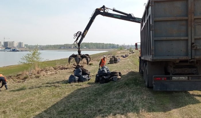 80 тонн мусора вывезли с Чертугеевского полуострова в Иркутске